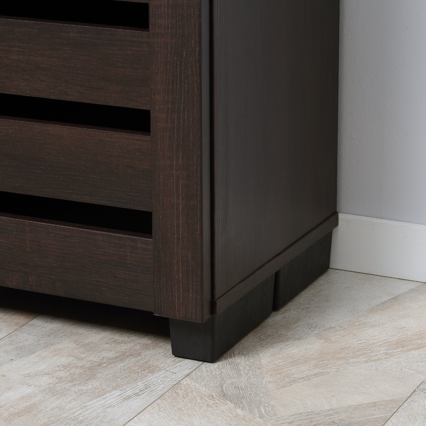 Shoe Storage Cabinet with Slatted Doors for 15 Pairs of Shoes Brown