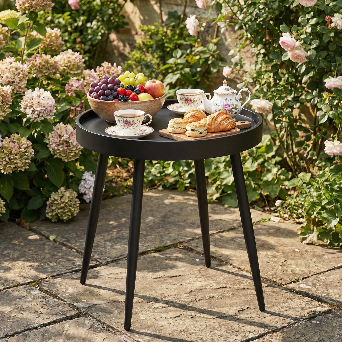 49.5 cm Round Garden Table, Small Outdoor Coffee Side Table with Plastic Tray-Style Top, Metal Legs, Garden Tables for Indoor, Patio, Porch, Balcony, Black