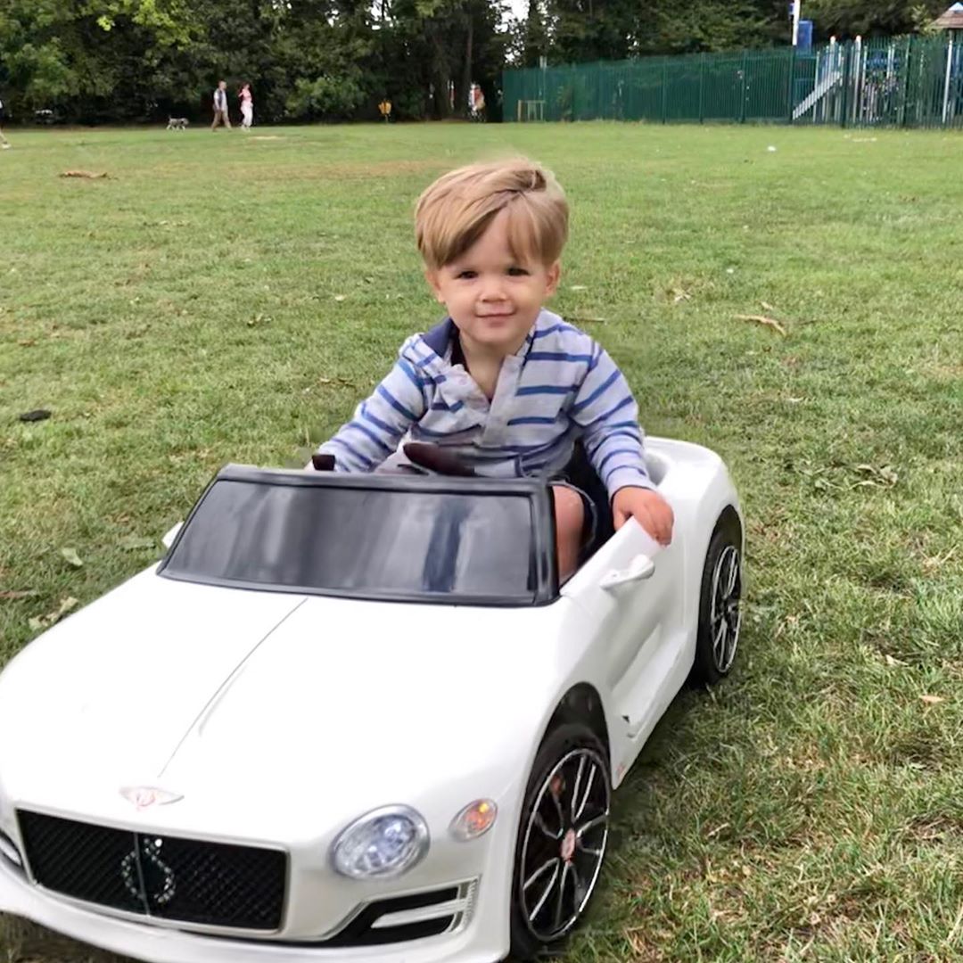 HOMCOM Compatible 12V Kids Children Electric Ride-on Car Bentley GT Twin Motors with LED Lights Music Parental Remote Control White