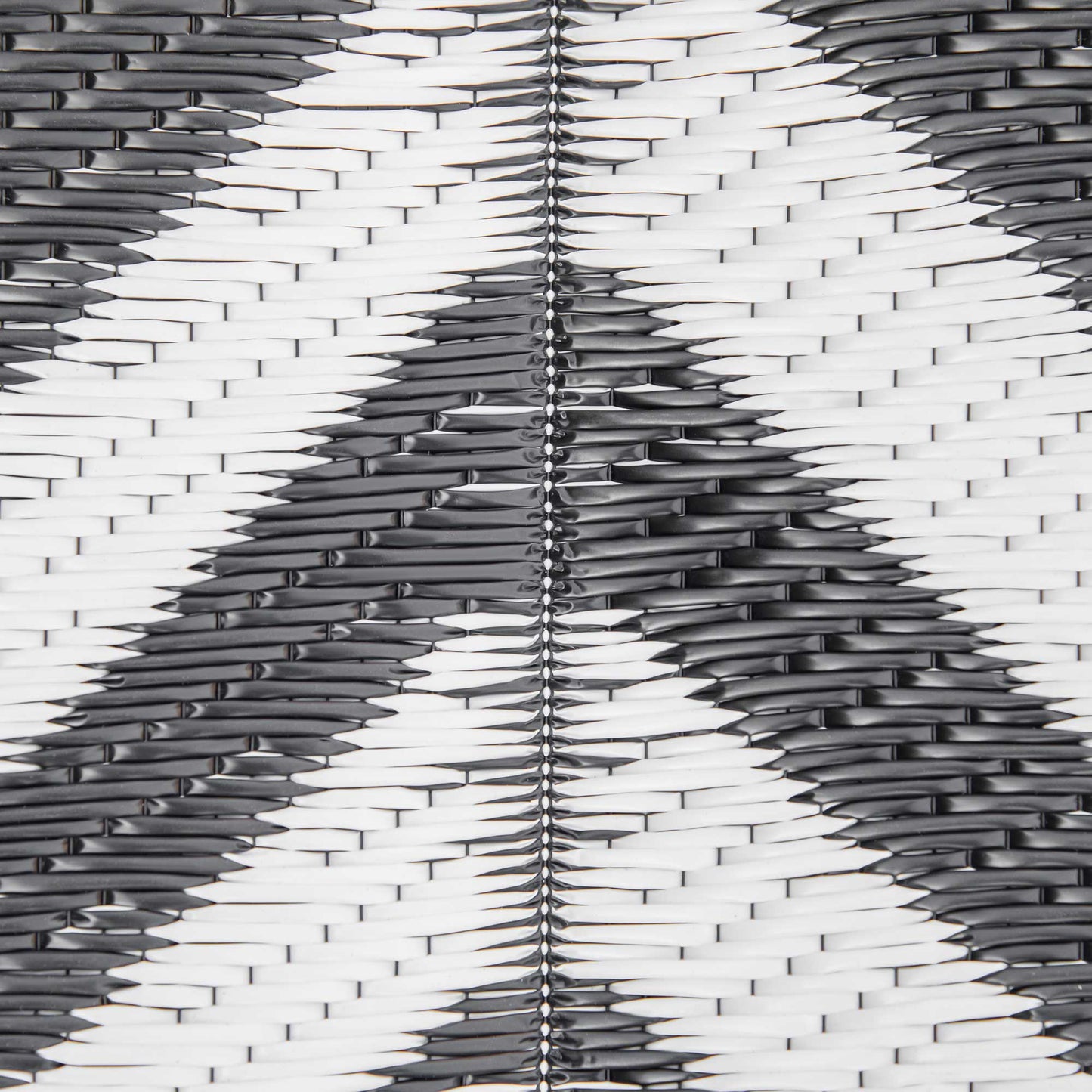 182 x 274 cm(6x9ft) Outdoor Rug Reversible Mat Plastic Straw Rug Portable RV Camping Mat for Garden Deck Picnic Indoor, Black & White