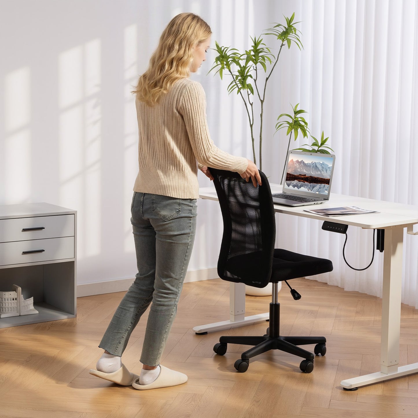 Vinsetto Armless Office Chair, Swivel Desk Chair w/ Adjustable Height, Black
