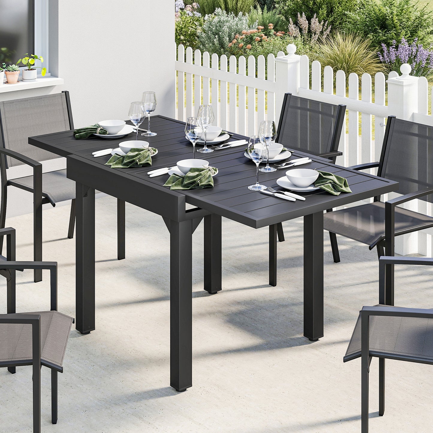 Expandable Patio Table for 4-6 People with Slatted Top, Black