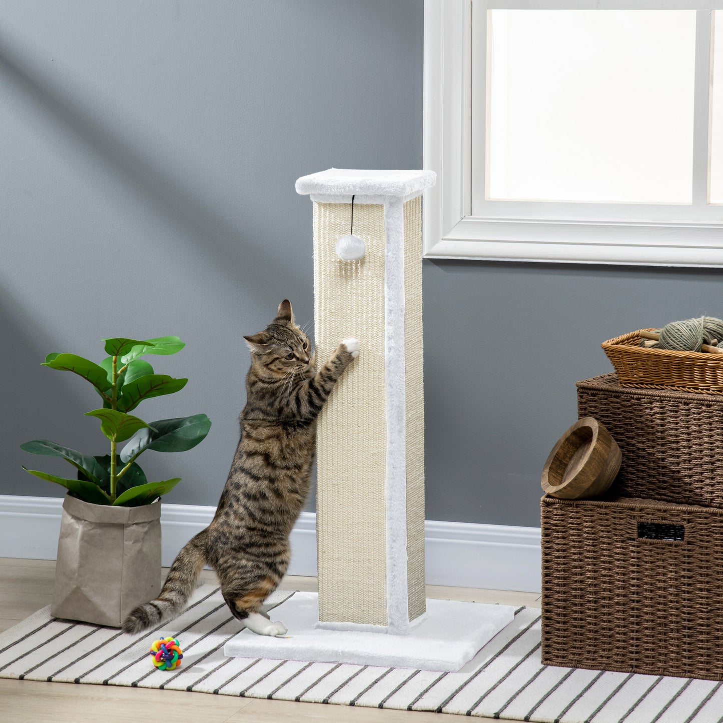 81cm Cat Scratching Post w/ Sisal Rope, Hanging Ball Soft Plush White